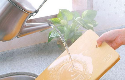 塑料砧板分享法:油涂